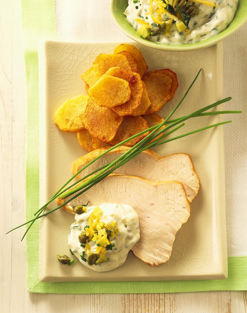 Putenbraten mit Zitronenremoulade und Bratkartoffeln