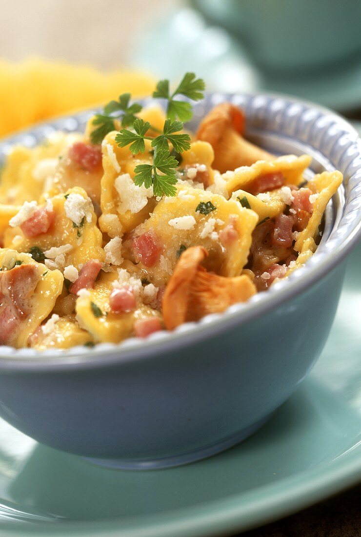 Ravioli with ham and chanterelles