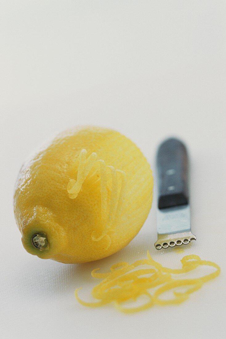 Zitrone, Zitronenzesten und Zestenreisser