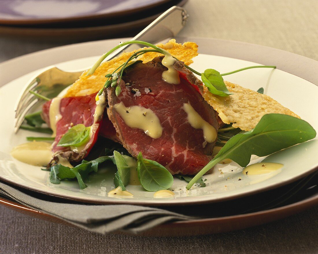 Roast beef with rocket and Parmesan crisps