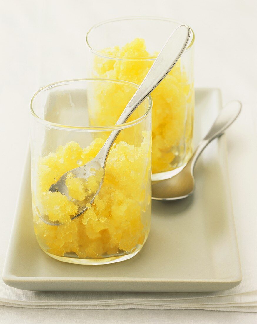 Mangogranita in Gläsern