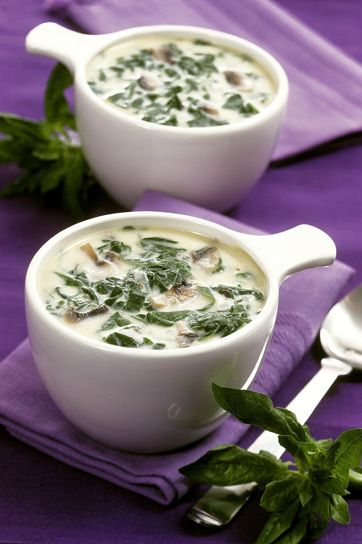 Spinach soup with mushrooms
