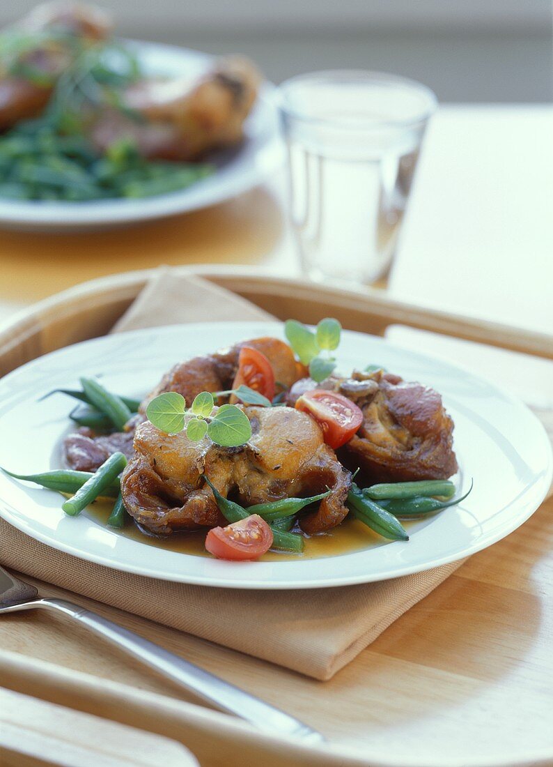 Rabbit cutlets with green beans, tomatoes and oregano