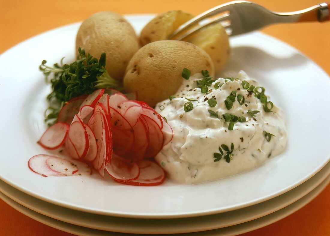 Boiled potatoes with herb quark and radishes