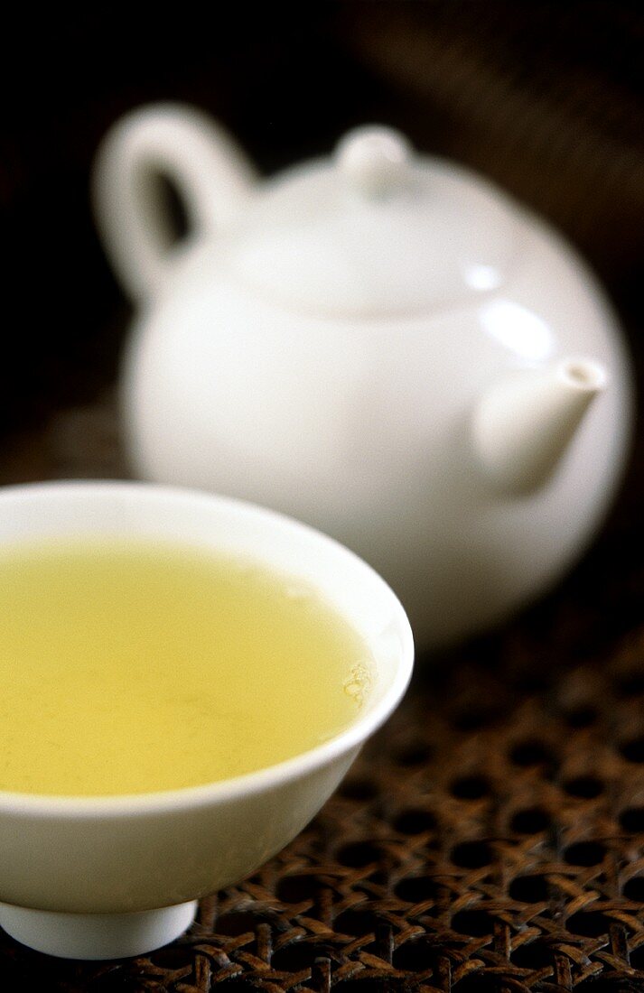 Japanese Sencha Gold tea in bowl and teapot