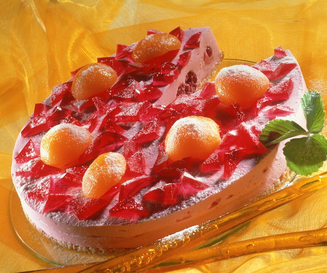 Cream gateau with jelly, peaches and rose petals