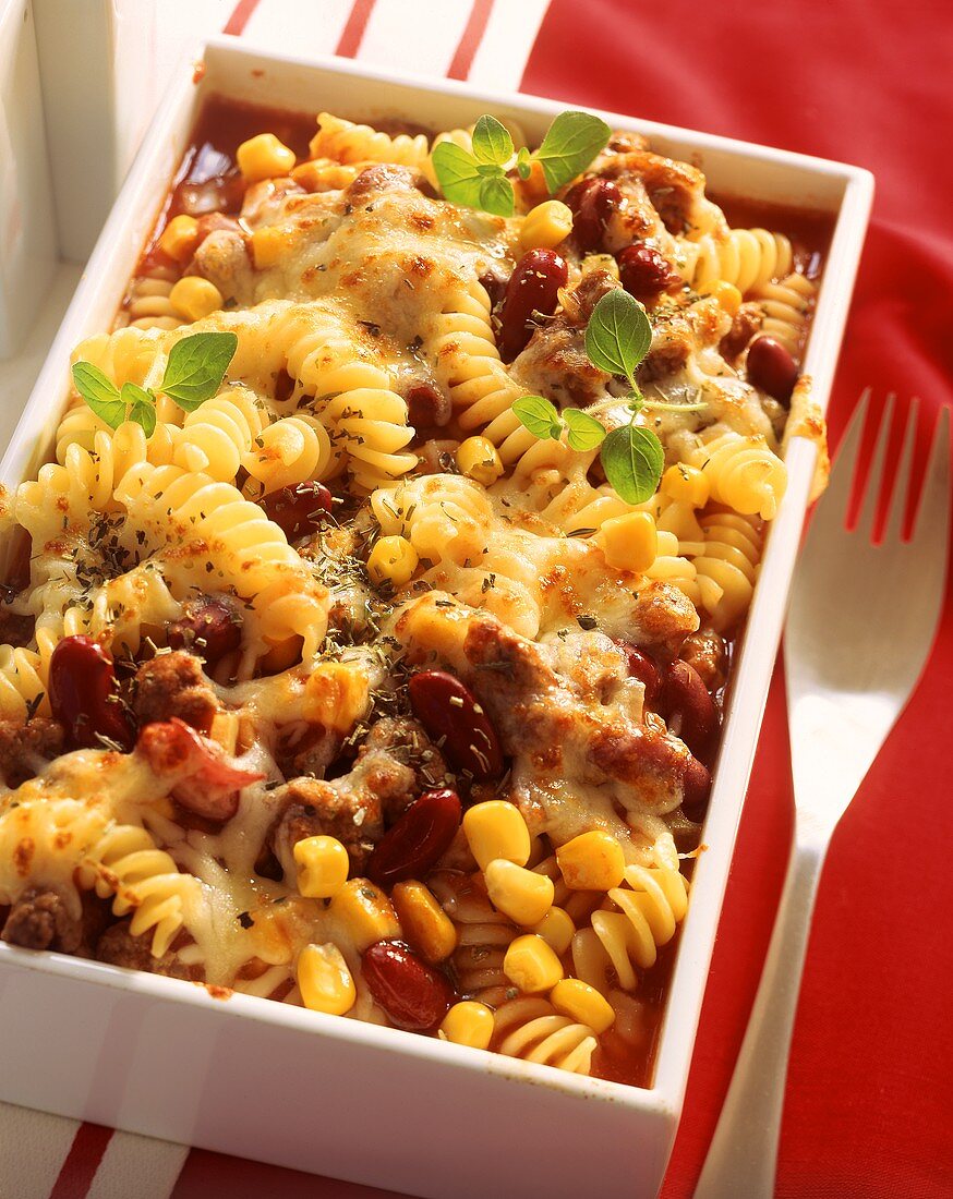 Pasta gratin with sweetcorn and beans