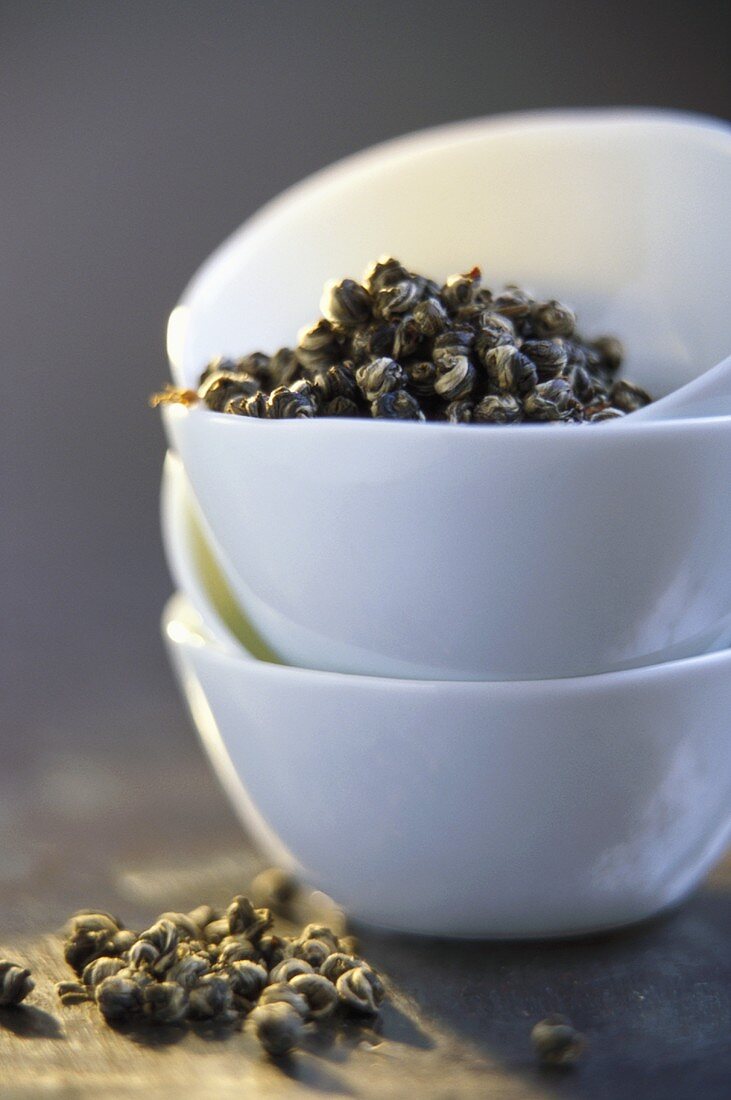 Green jasmine tea (dry) in small bowl
