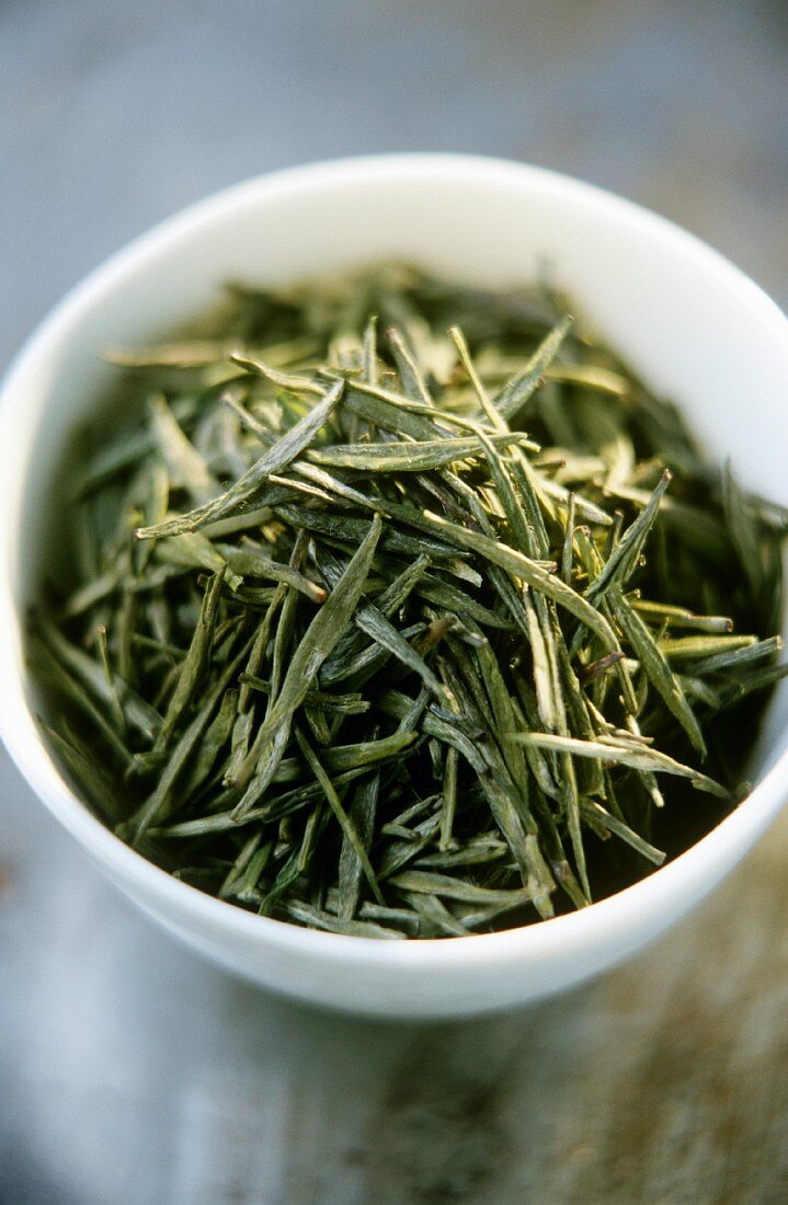 Ungekochter chinesischer grüner Tee