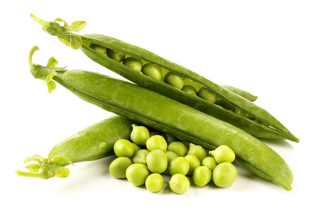Fresh peas and pea pods