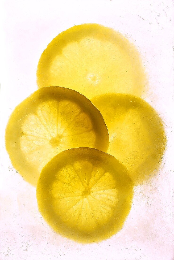 Slices of lemon in crushed ice