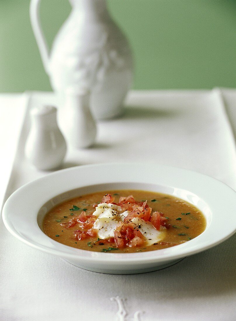 Tomatensuppe mit Fisch