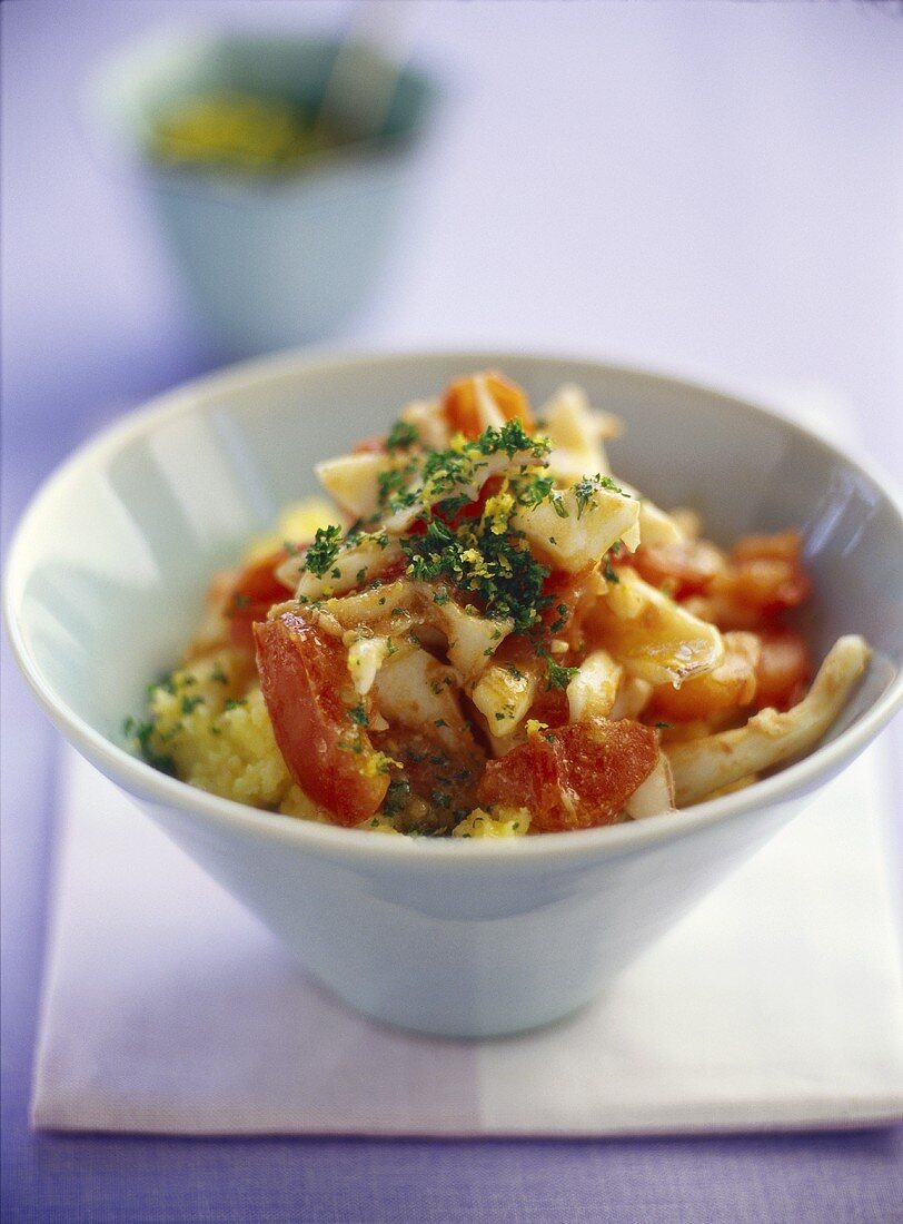 Geschmorter Tintenfisch mit Tomaten