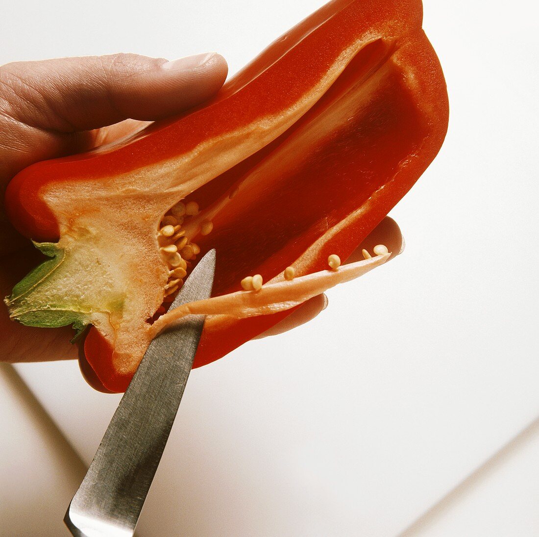 Deseeding red pepper