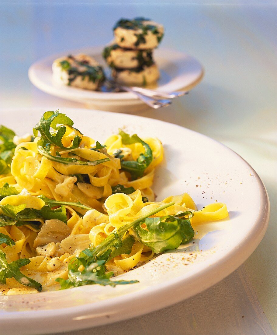 Fettuccine mit Knoblauch, Rucola und Ziegenkäse