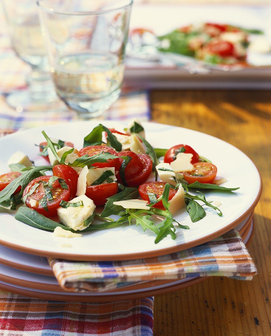 Tomatensalat mit Rucola und Mozzarella