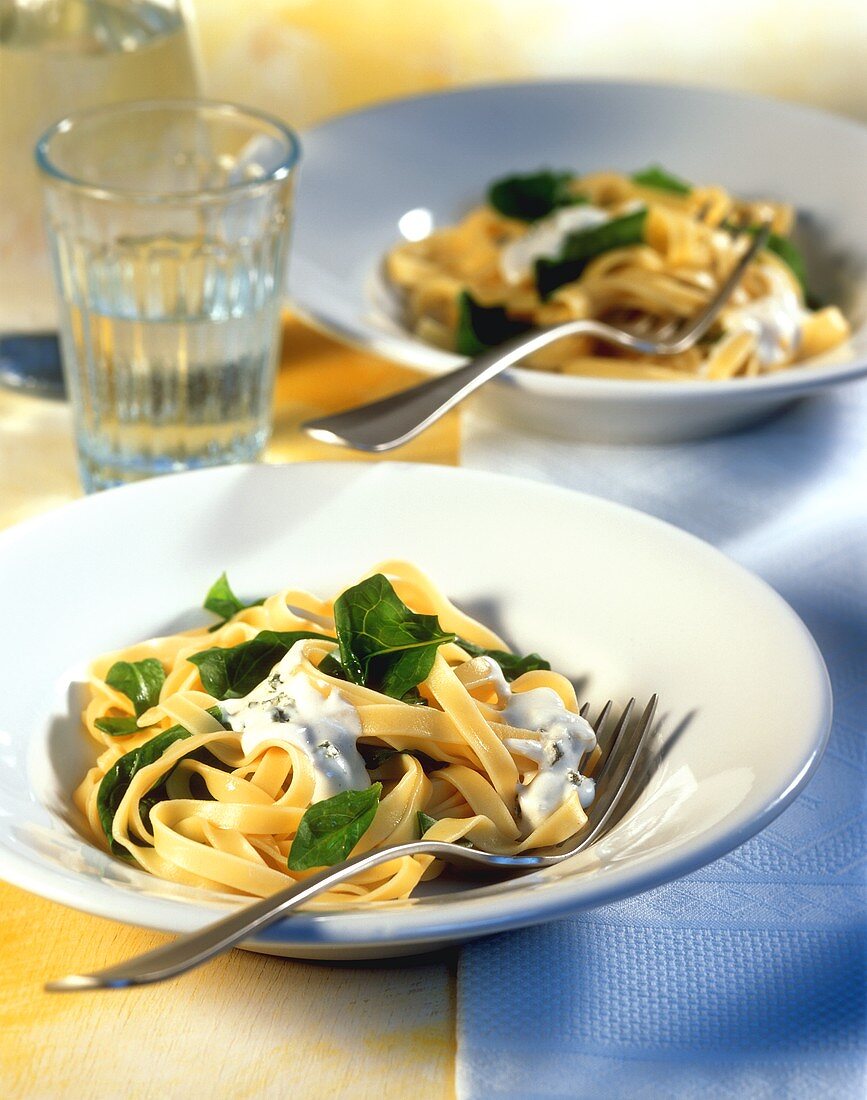 Tagliatelle with spinach and Roquefort