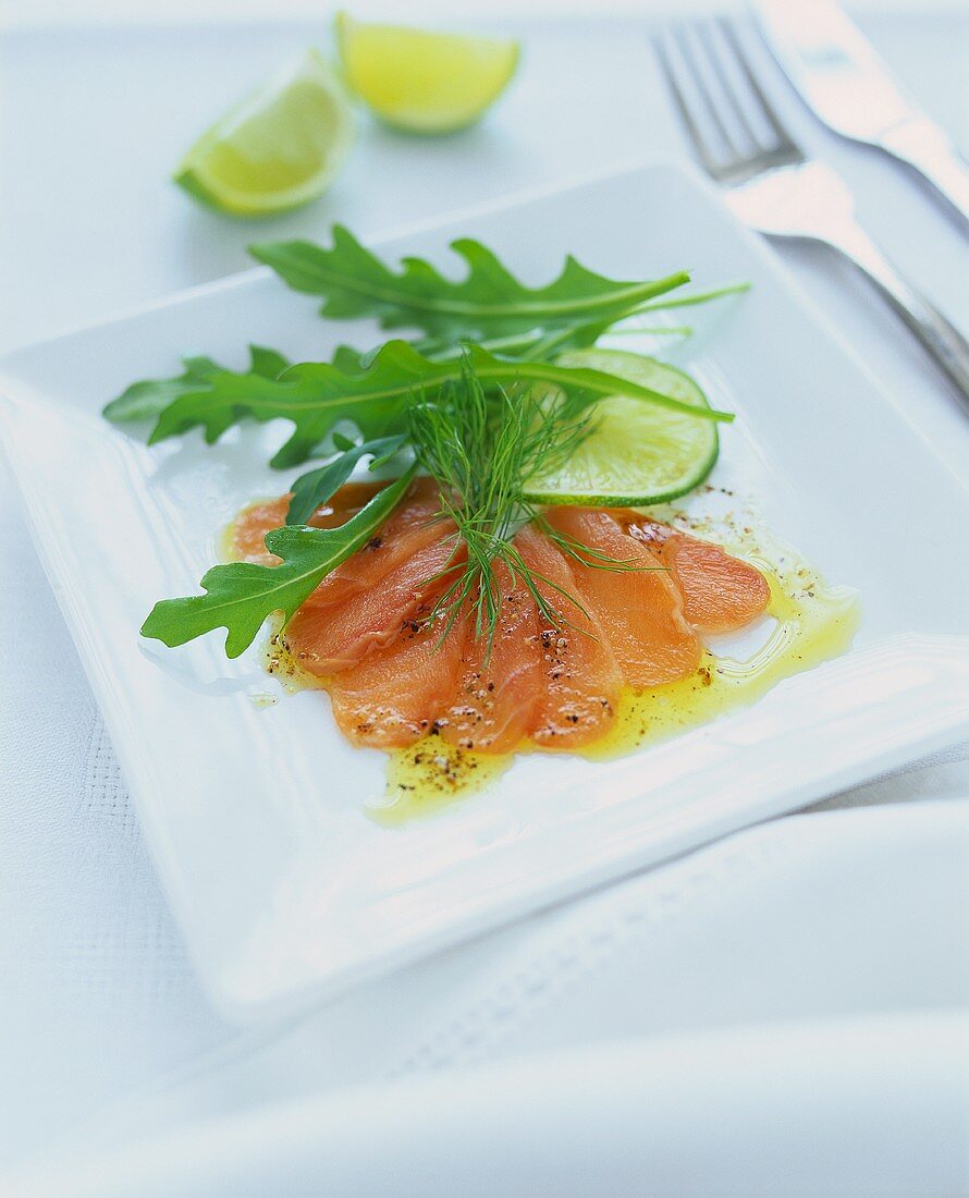 Marinierter Lachs auf Rucola