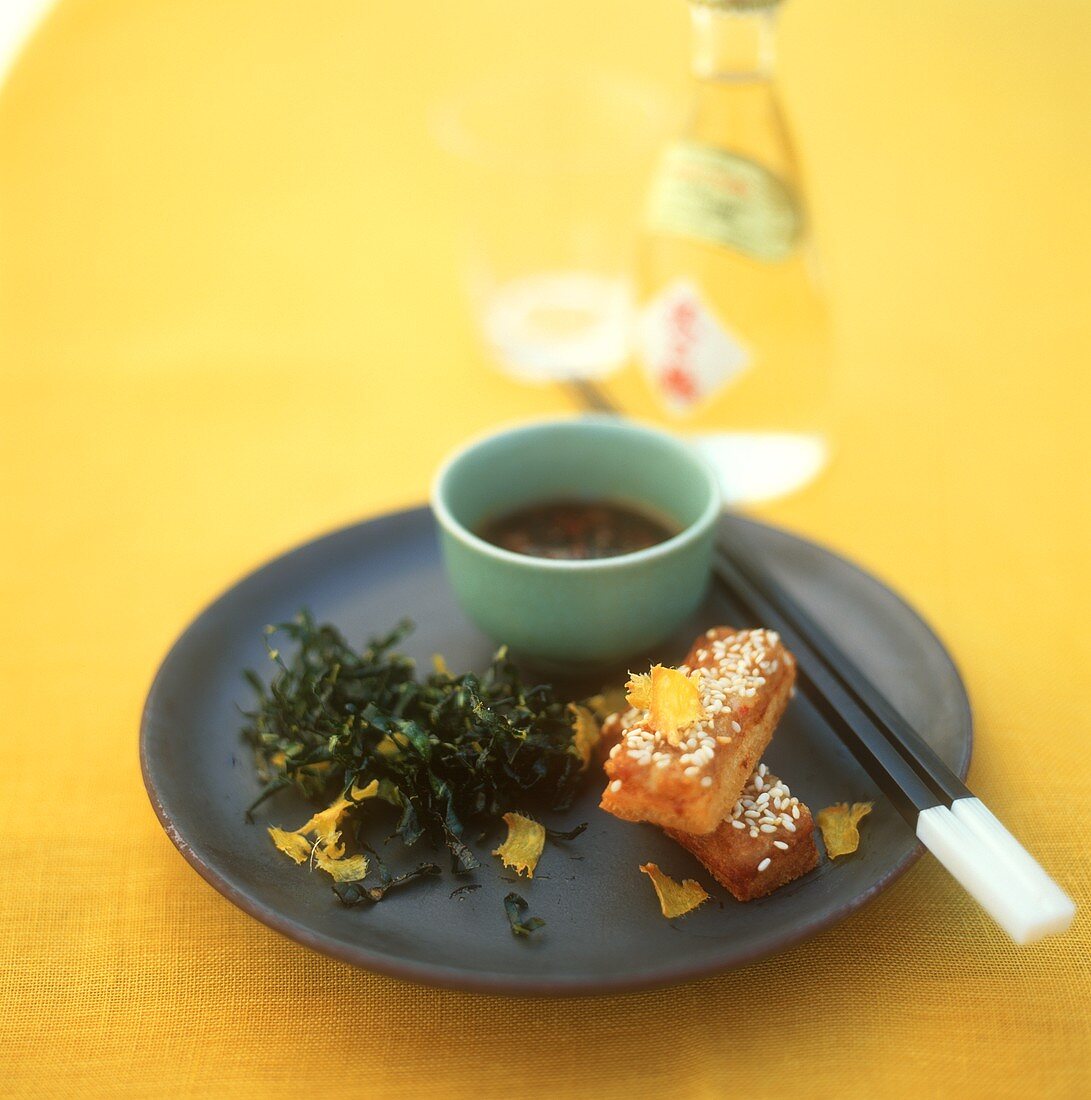 Deep-fried ginger and seaweed with toast and soy sauce