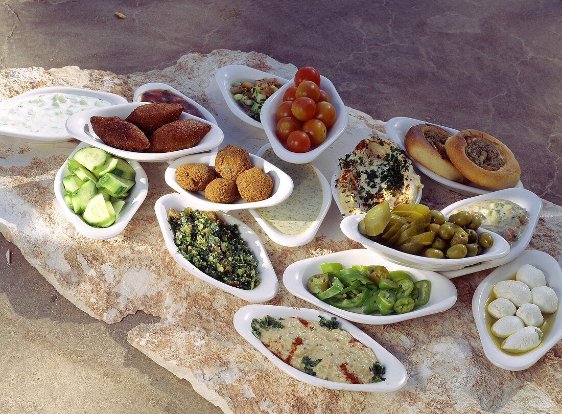 Mezzetafel (verschiedene Vorspeisen aus dem Orient)