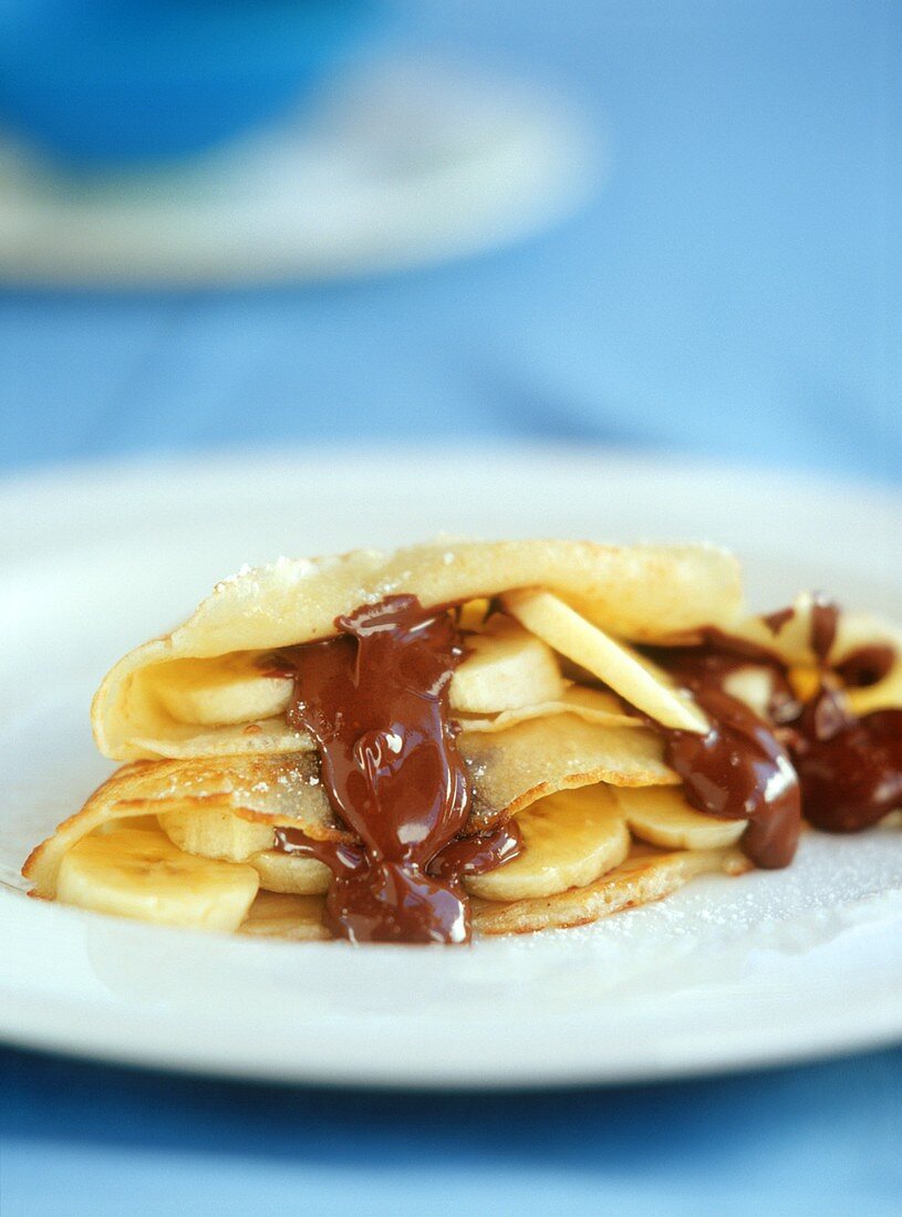 Crepes mit Bananen und Schokoladensauce