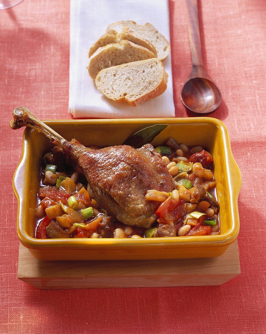 Gänse-Cassoulet mit Baguette