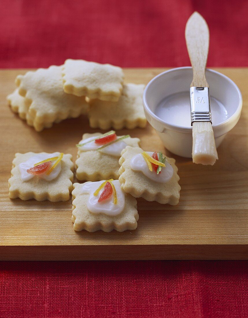 Ravioli Dolci (gefüllte Plätzchen mit Zuckerglasur)