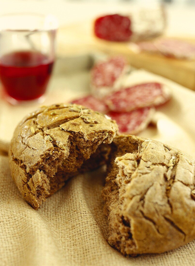 Rye bread with fennel; salami; red wine