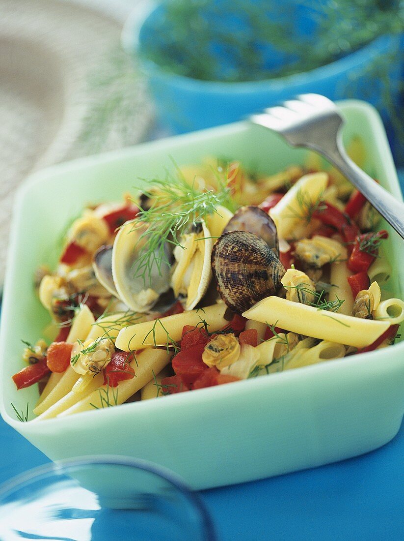 Penne mit Venusmuscheln und Paprika