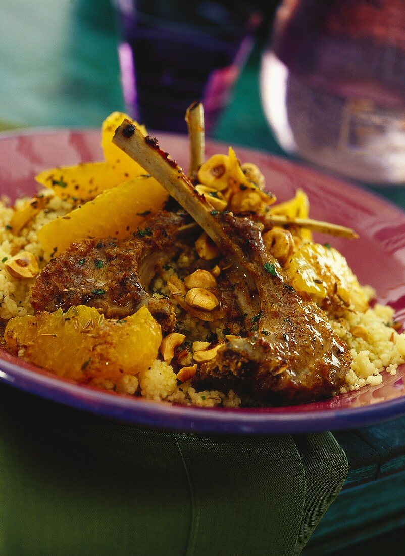 Lammkoteletts mit Couscous und Orangen