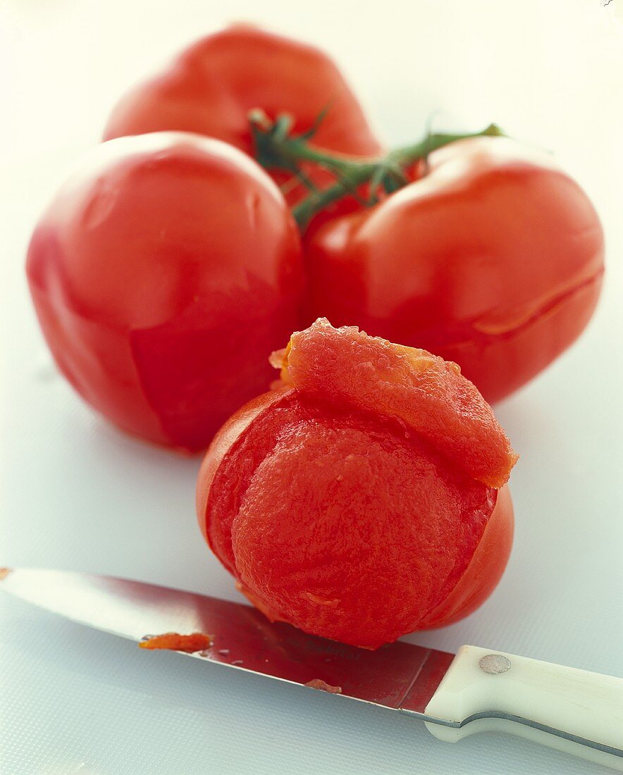 Skinning tomatoes