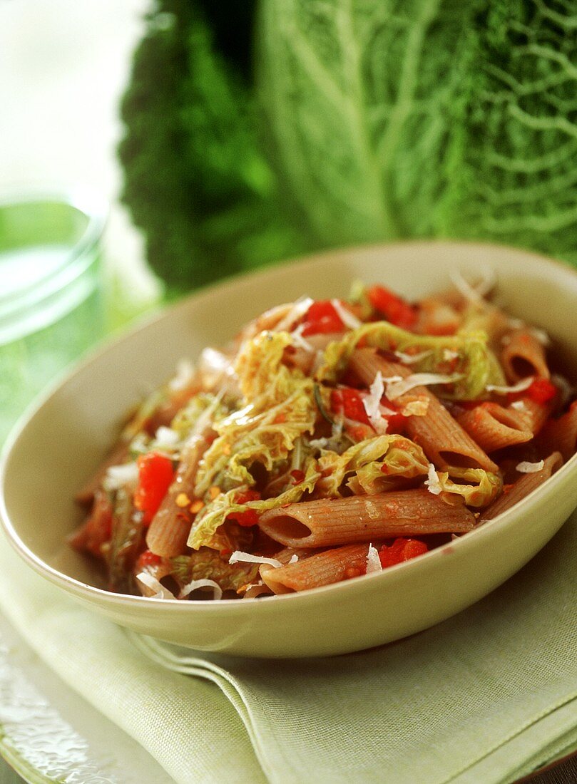 Penne mit Wirsing und Tomaten