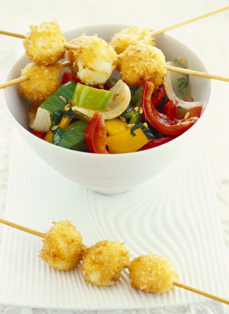 Deep-fried mozzarella kebabs with vegetables