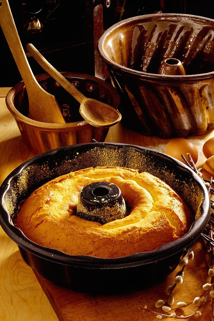 Ring cake for Easter in the baking tin (Poland)