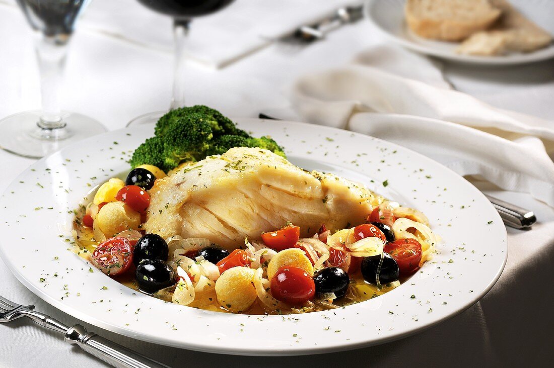 Cod fillet with olives, cherry tomatoes and broccoli