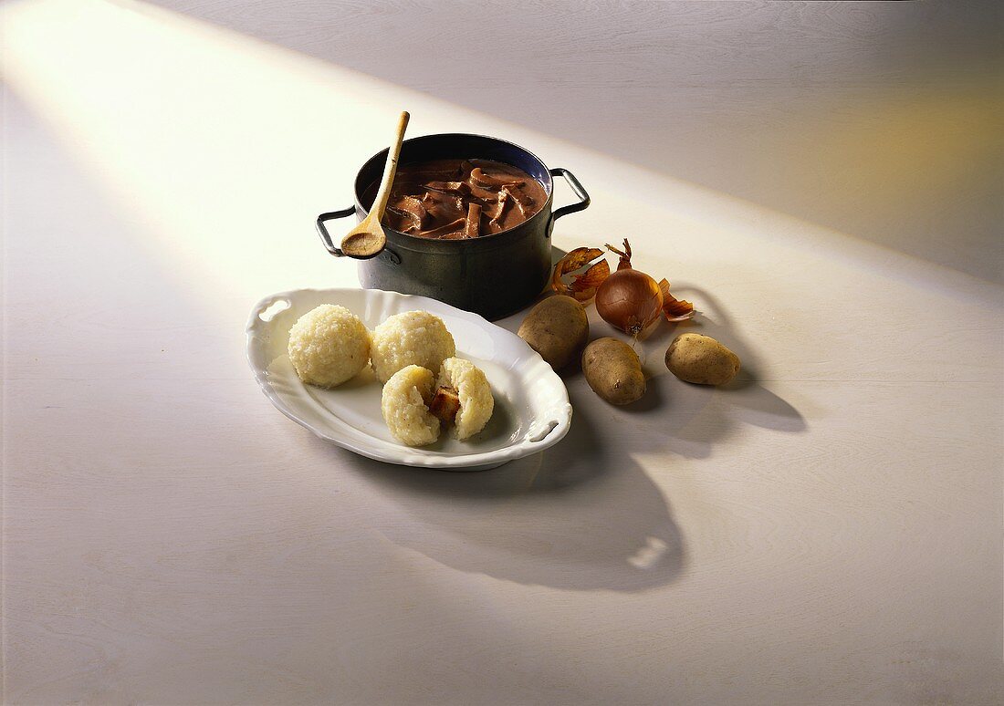 Thuringian dumplings with rich stew