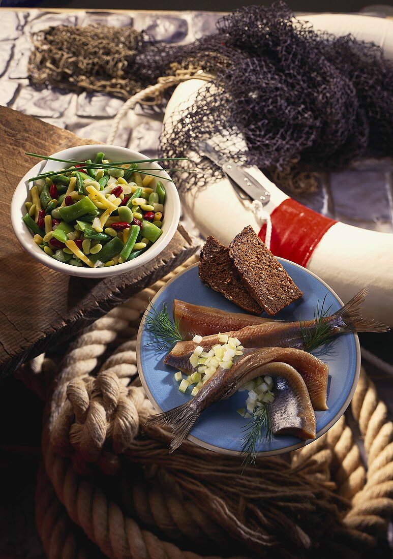 Matje herrings with onions and wholemeal bread; bean salad