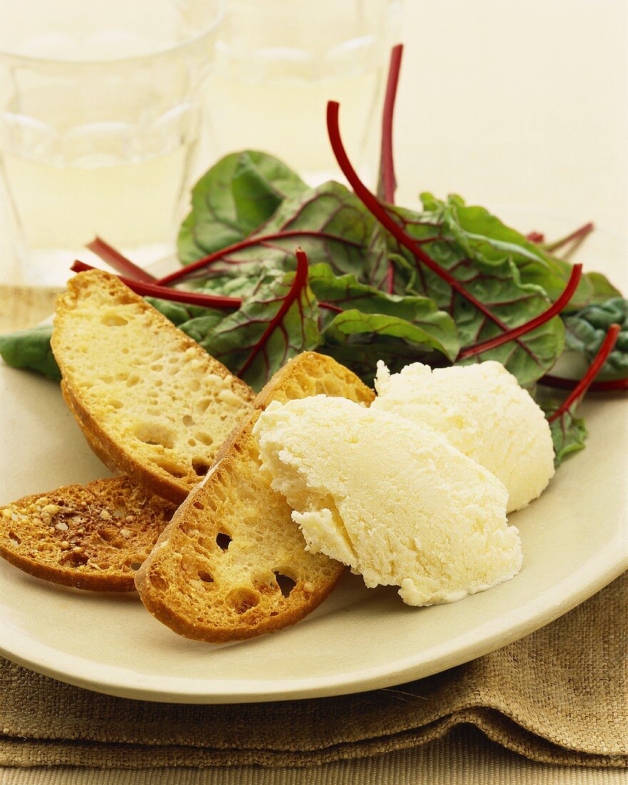 Camembert ice cream with toast and salad