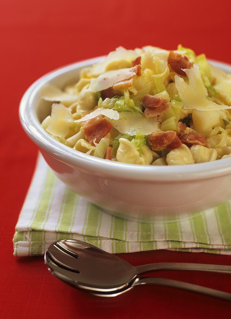 Pasta salad with potatoes, bacon and cabbage
