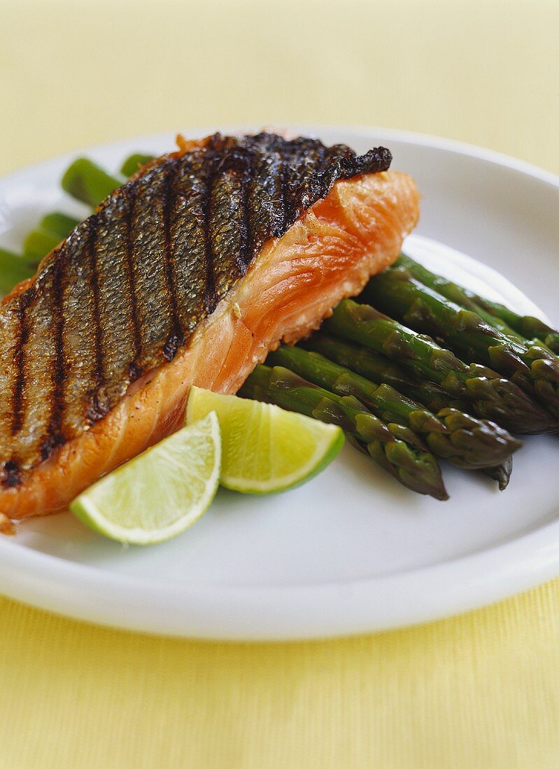 Grilled salmon fillet on green asparagus