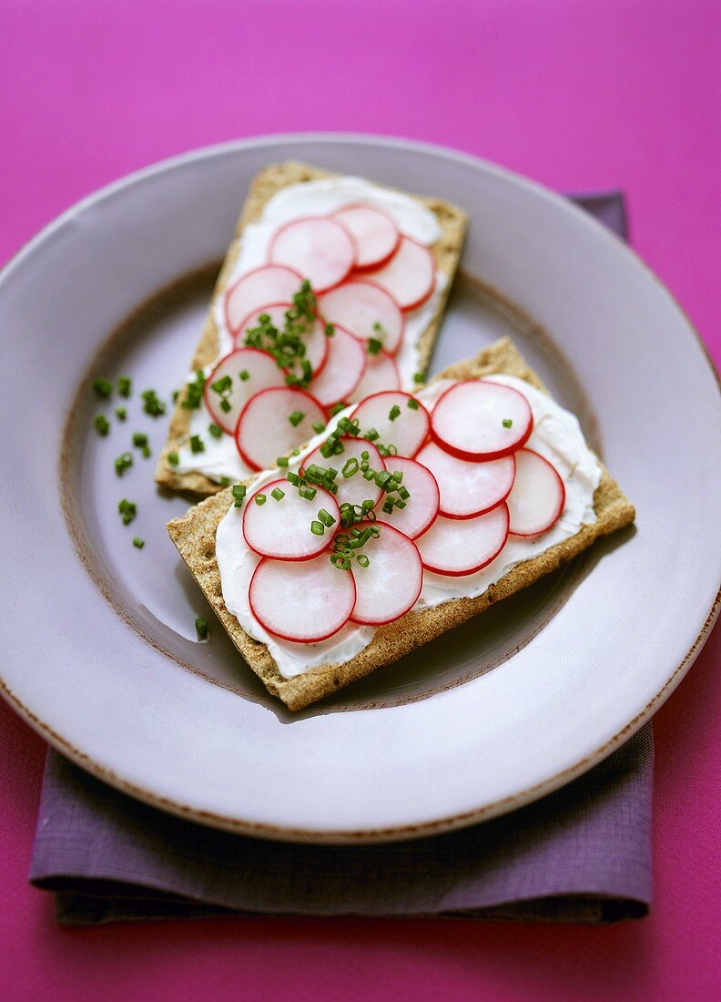 Rye crispbread with soft cheese and radishes