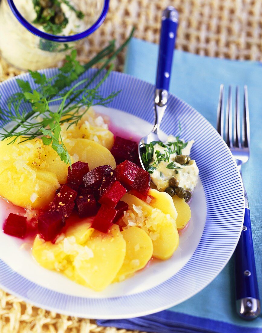 Potato salad with beetroot and remoulade sauce
