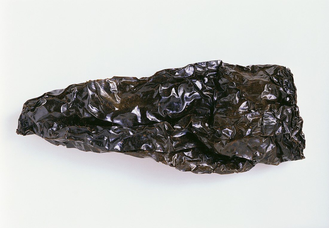 Ein getrockneter schwarzer Chili (Chile Pasilla)