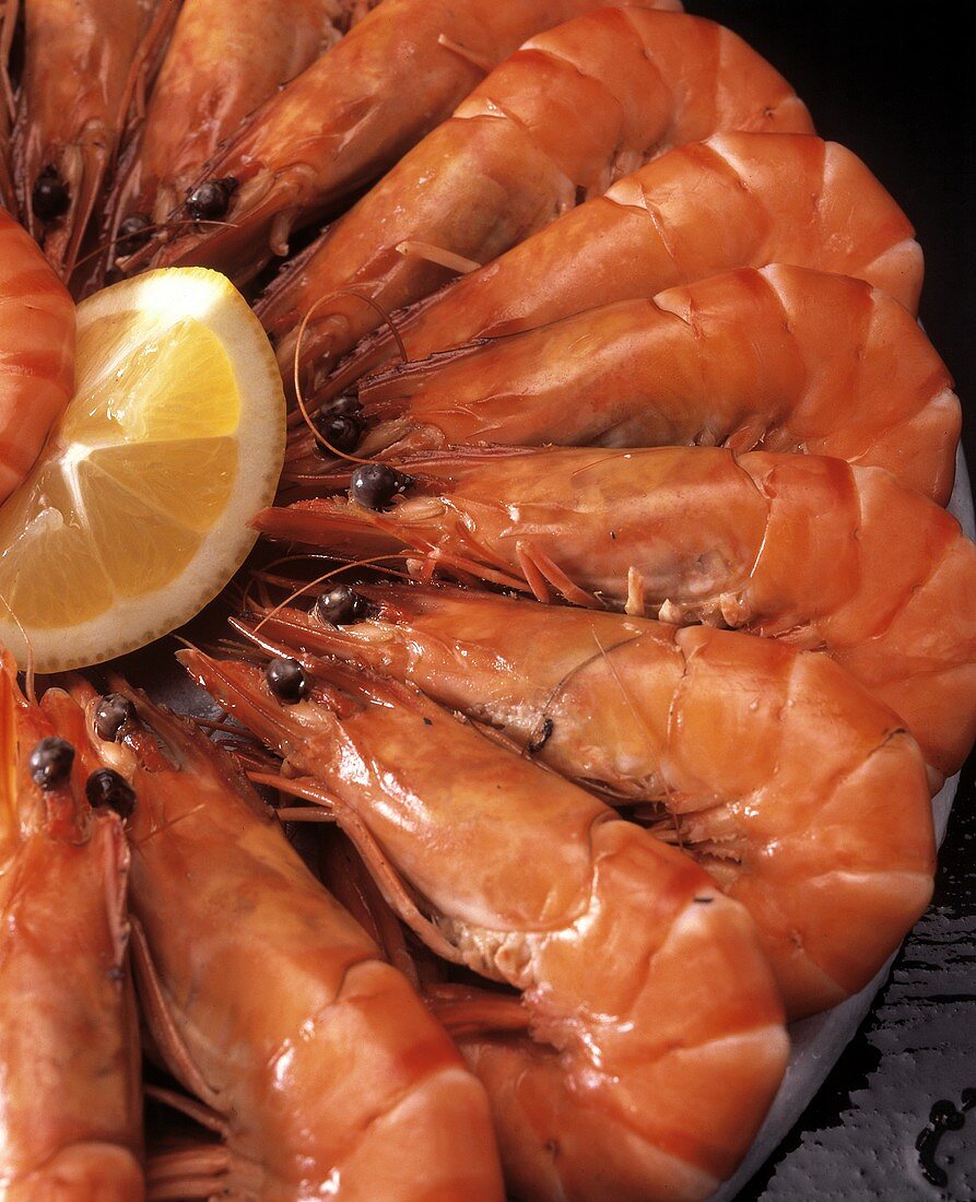 Whole Shrimp on a Circular Platter with a Lemon Wedge