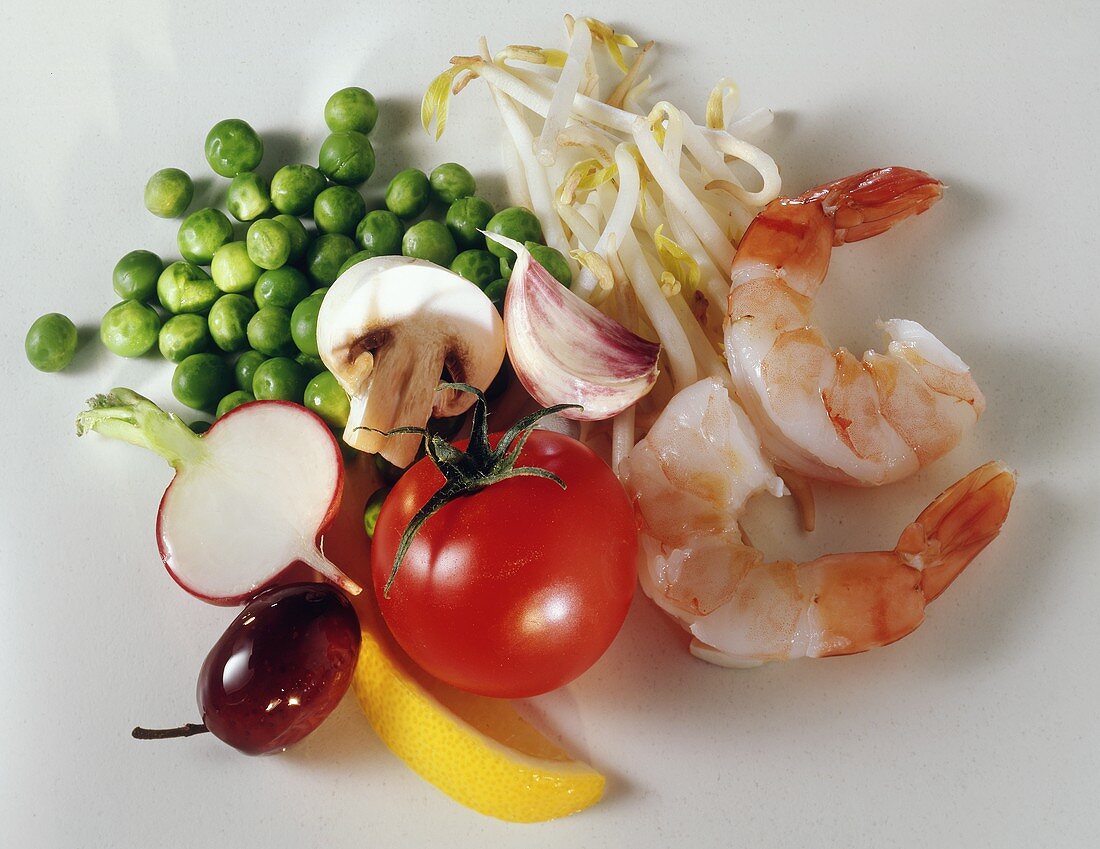 Scampi, tomato, peas, soya sprouts etc