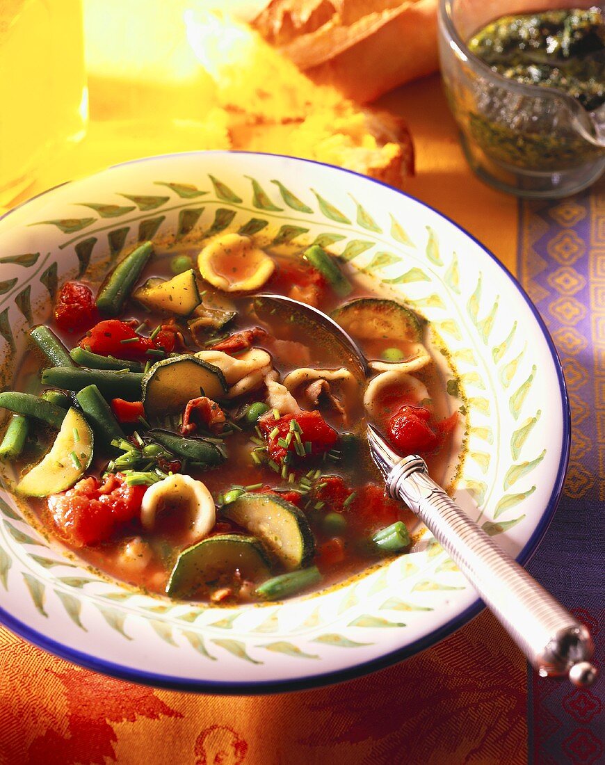 Vegetable soup with noodles