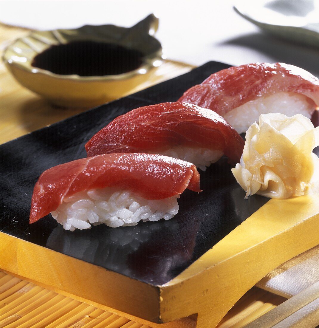 Nigiri-Sushi mit Thunfisch