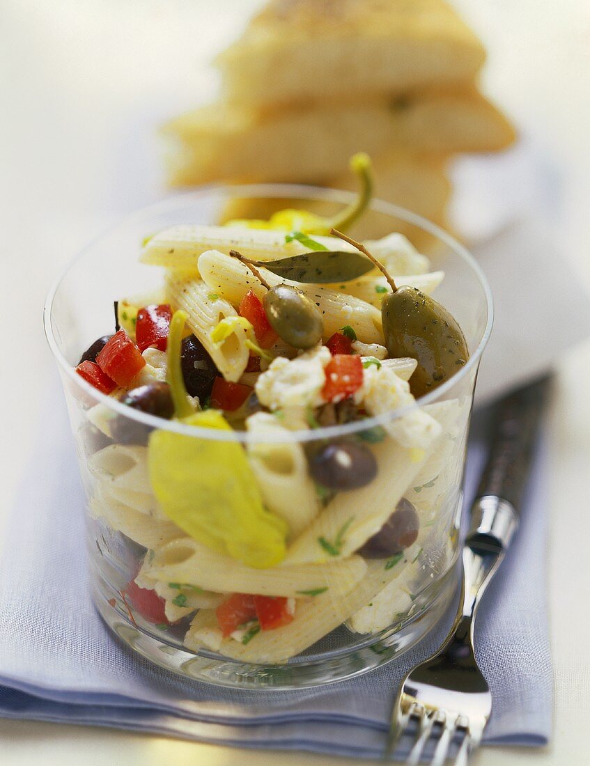 Insalata di pasta alla greca (Pasta salad with sheep's cheese)