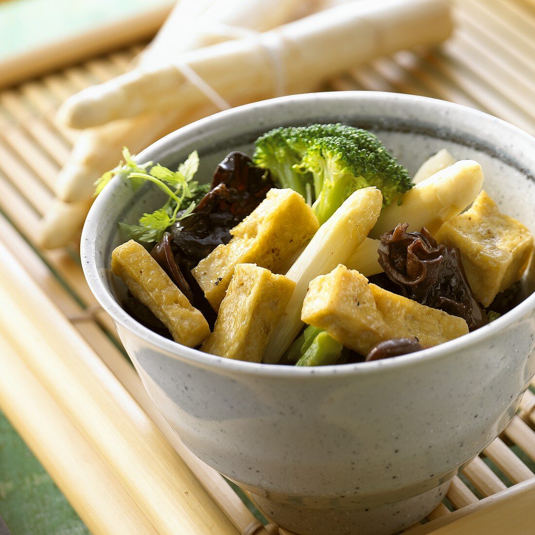Asparagus with tofu, jelly ear fungus and broccoli (China)