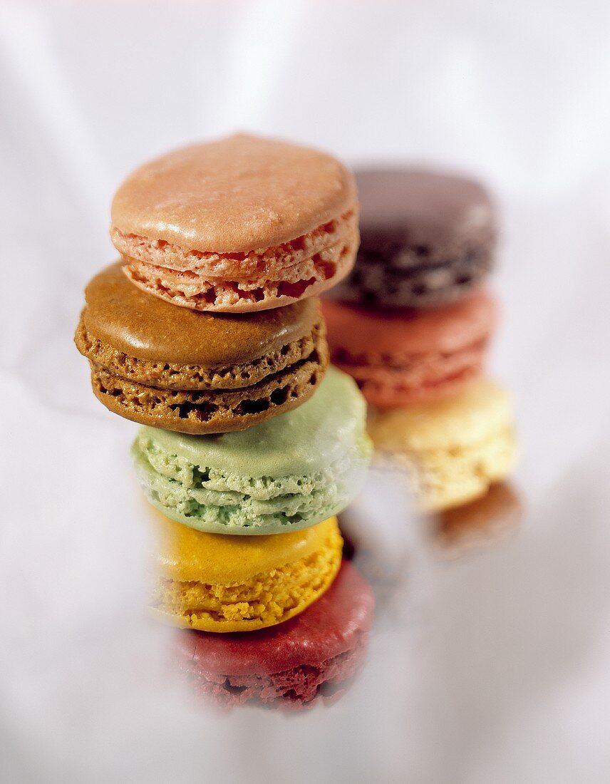 Coloured macaroons, in a pile